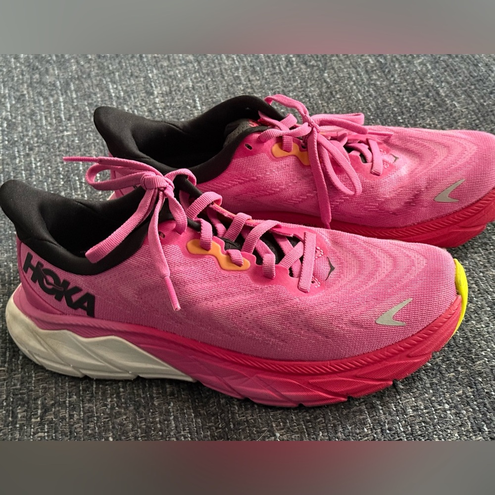 Hoka Arahi 6 Women's Pink Athletic Running Shoes with Yellow Accent